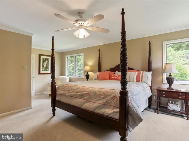 11025 EASTWOOD DR, Hagerstown, MD 21742