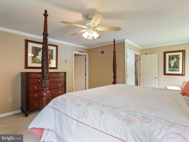 11025 EASTWOOD DR, Hagerstown, MD 21742