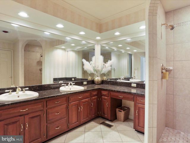 11025 EASTWOOD DR, Hagerstown, MD 21742