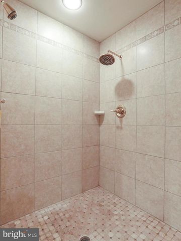 11025 EASTWOOD DR, Hagerstown, MD 21742