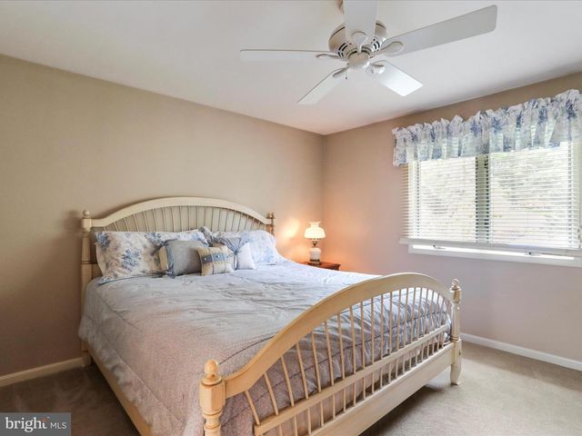 11025 EASTWOOD DR, Hagerstown, MD 21742