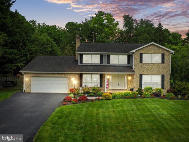 11025 EASTWOOD DR, Hagerstown, MD 21742