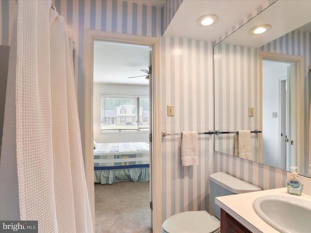 11025 EASTWOOD DR, Hagerstown, MD 21742