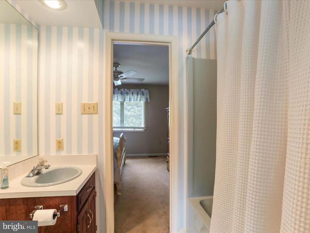 11025 EASTWOOD DR, Hagerstown, MD 21742