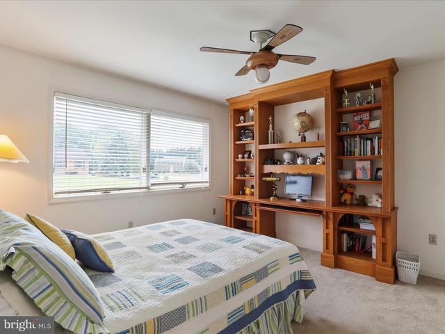 11025 EASTWOOD DR, Hagerstown, MD 21742