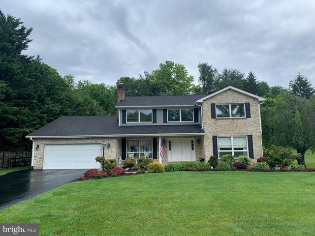 11025 EASTWOOD DR, Hagerstown, MD 21742