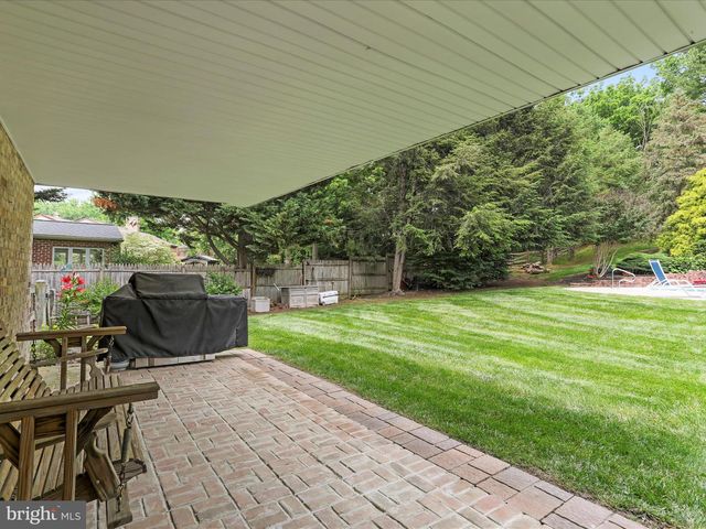 11025 EASTWOOD DR, Hagerstown, MD 21742