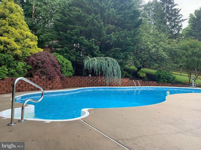 11025 EASTWOOD DR, Hagerstown, MD 21742