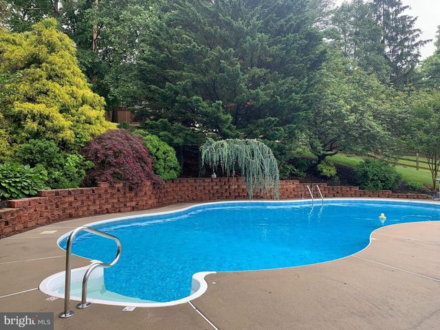 11025 EASTWOOD DR, Hagerstown, MD 21742