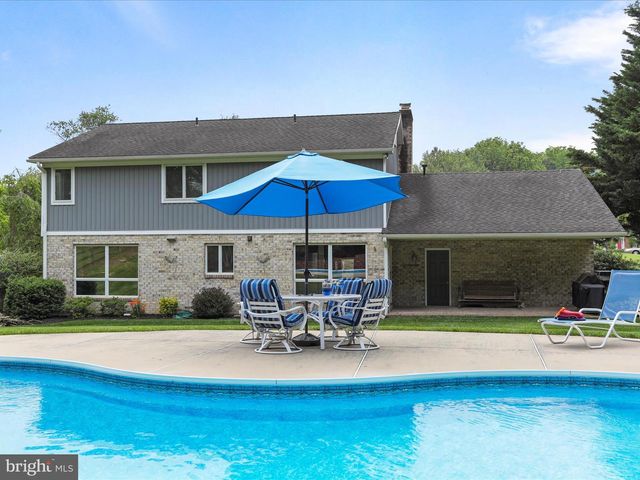 11025 EASTWOOD DR, Hagerstown, MD 21742