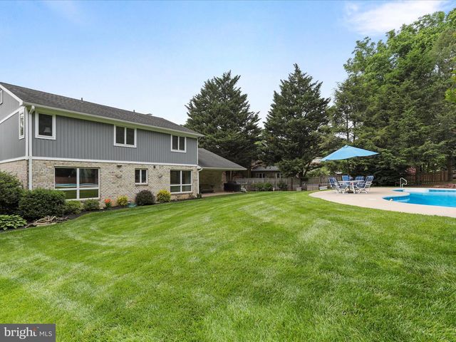 11025 EASTWOOD DR, Hagerstown, MD 21742