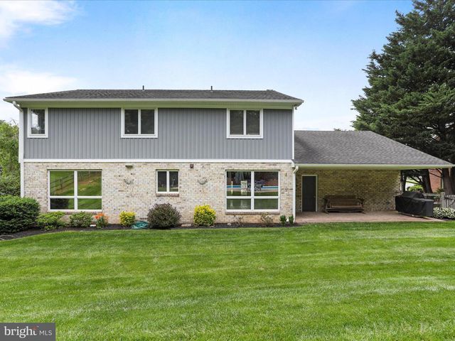 11025 EASTWOOD DR, Hagerstown, MD 21742