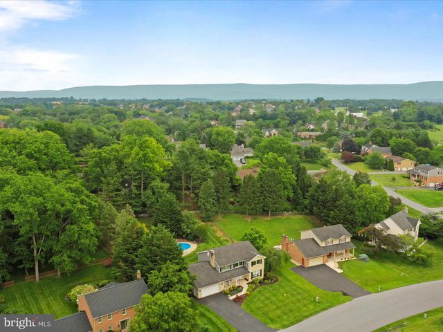 11025 EASTWOOD DR, Hagerstown, MD 21742