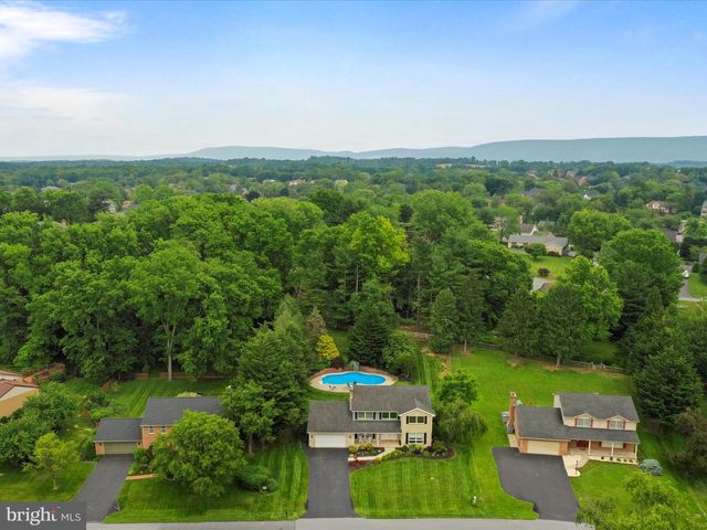 11025 EASTWOOD DR, Hagerstown, MD 21742