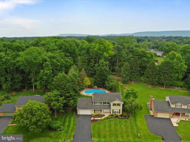 11025 EASTWOOD DR, Hagerstown, MD 21742