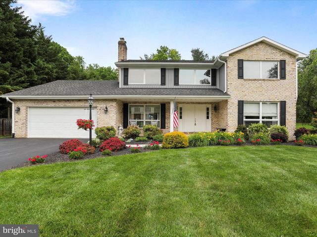 11025 EASTWOOD DR, Hagerstown, MD 21742