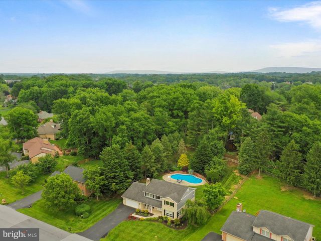 11025 EASTWOOD DR, Hagerstown, MD 21742