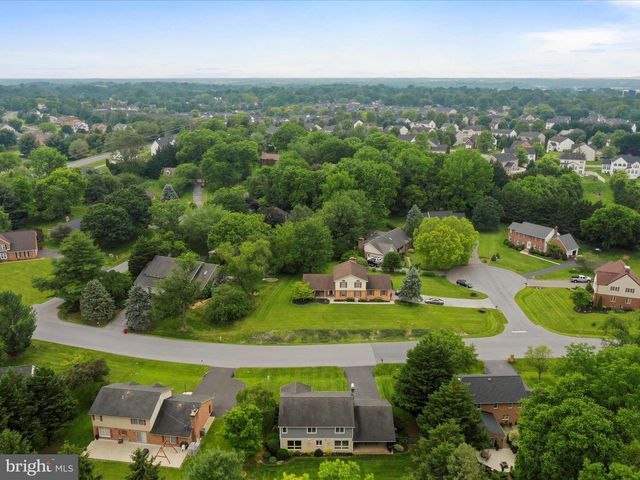 11025 EASTWOOD DR, Hagerstown, MD 21742