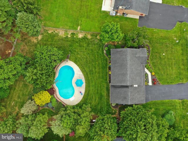 11025 EASTWOOD DR, Hagerstown, MD 21742