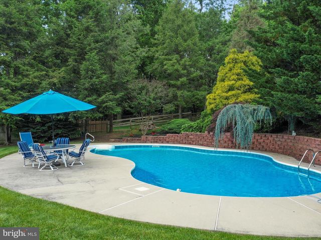 11025 EASTWOOD DR, Hagerstown, MD 21742