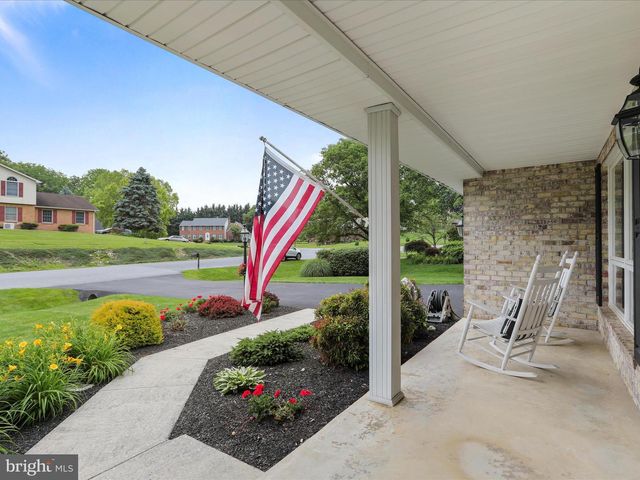 11025 EASTWOOD DR, Hagerstown, MD 21742