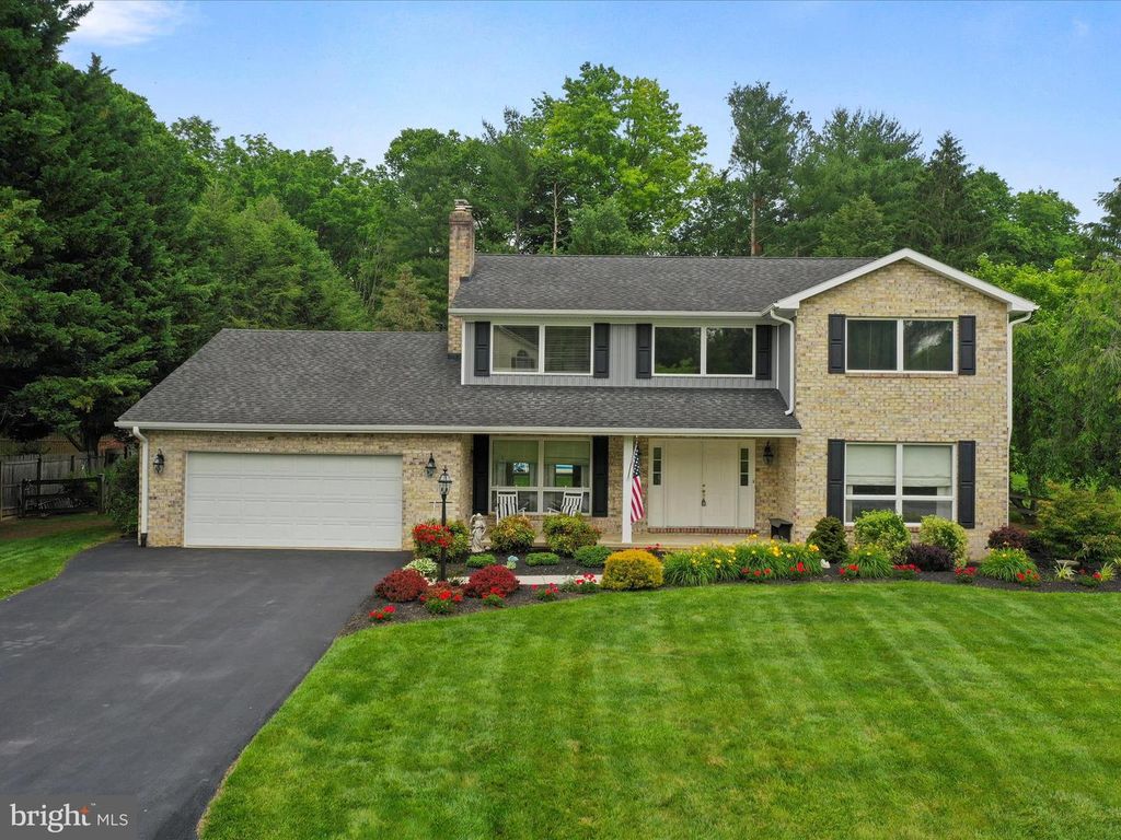 11025 EASTWOOD DR, Hagerstown, MD 21742