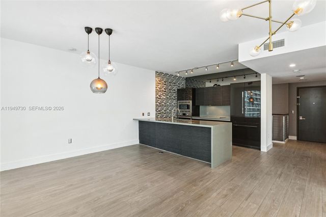 1080 SW Brickell Ave 1401, Miami, FL 33131