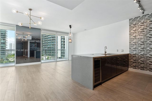 1080 SW Brickell Ave 1401, Miami, FL 33131