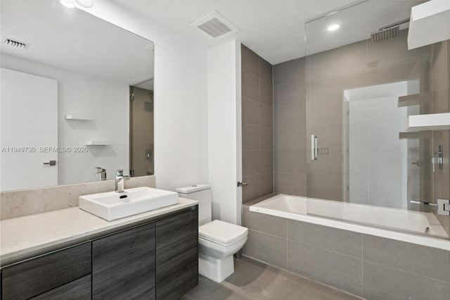 1080 SW Brickell Ave 1401, Miami, FL 33131