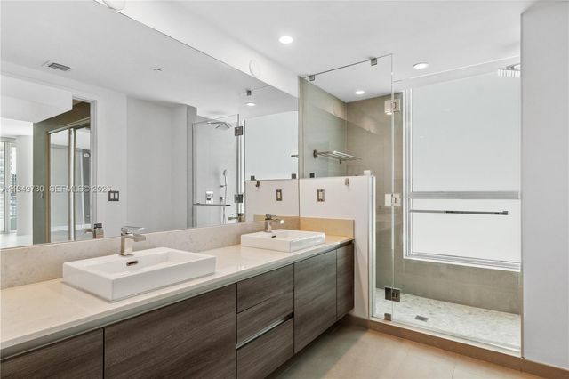 1080 SW Brickell Ave 1401, Miami, FL 33131