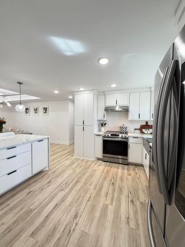 2352 S Valley View Lane, Springfield, MO 65809