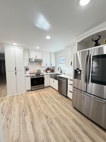 2352 S Valley View Lane, Springfield, MO 65809