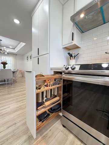 2352 S Valley View Lane, Springfield, MO 65809