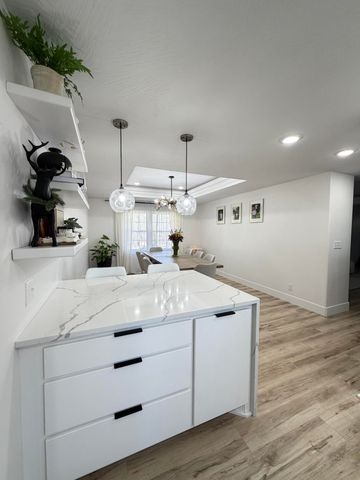 2352 S Valley View Lane, Springfield, MO 65809