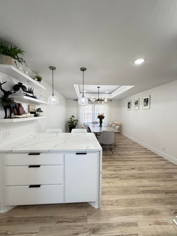 2352 S Valley View Lane, Springfield, MO 65809