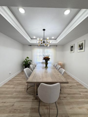 2352 S Valley View Lane, Springfield, MO 65809