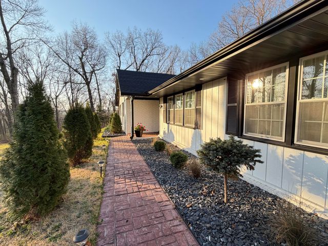 2352 S Valley View Lane, Springfield, MO 65809