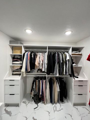 2352 S Valley View Lane, Springfield, MO 65809