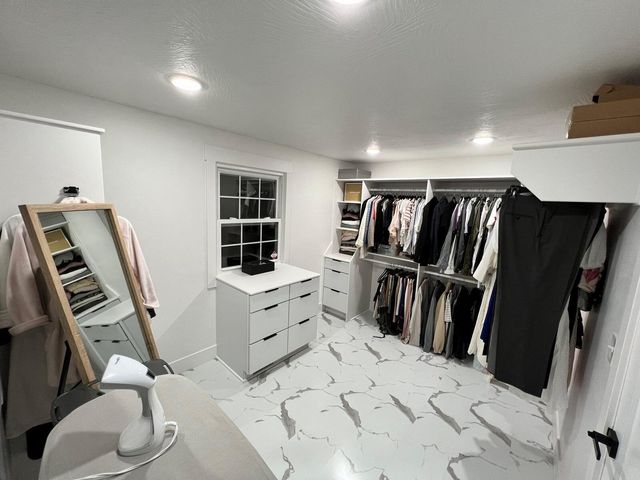 2352 S Valley View Lane, Springfield, MO 65809