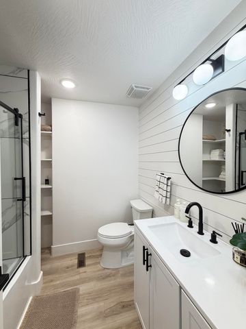 2352 S Valley View Lane, Springfield, MO 65809