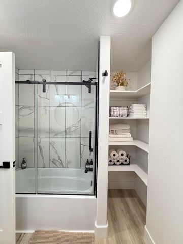 2352 S Valley View Lane, Springfield, MO 65809