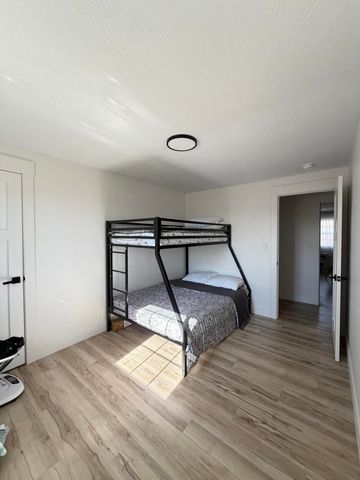 2352 S Valley View Lane, Springfield, MO 65809