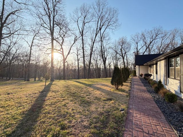 2352 S Valley View Lane, Springfield, MO 65809