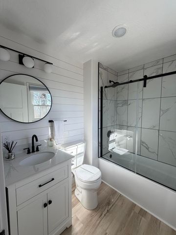 2352 S Valley View Lane, Springfield, MO 65809