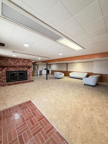 2352 S Valley View Lane, Springfield, MO 65809