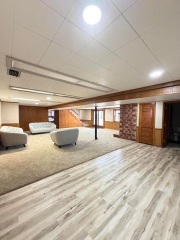 2352 S Valley View Lane, Springfield, MO 65809