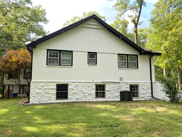 2352 S Valley View Lane, Springfield, MO 65809