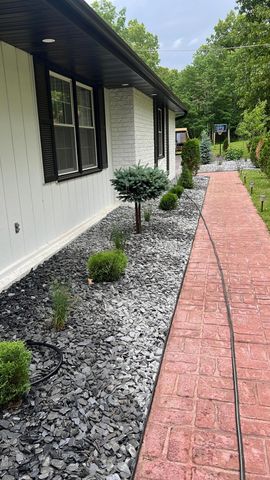 2352 S Valley View Lane, Springfield, MO 65809