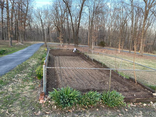 2352 S Valley View Lane, Springfield, MO 65809