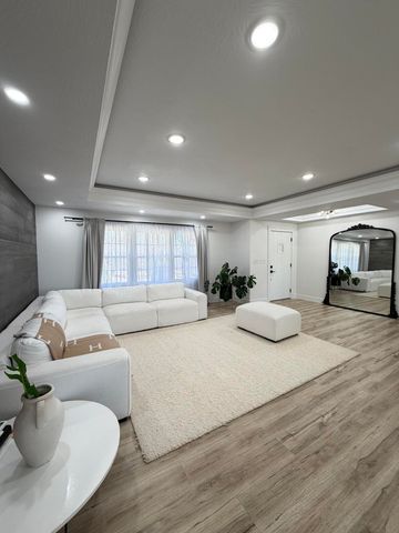 2352 S Valley View Lane, Springfield, MO 65809